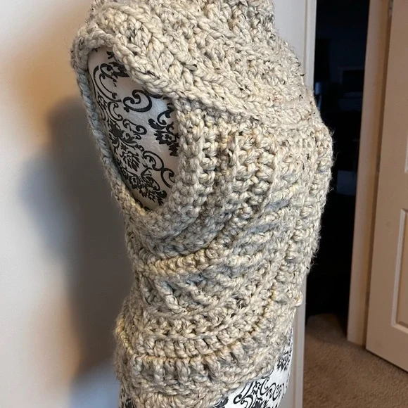 Handmade wool cowl - Picture 3 of 5